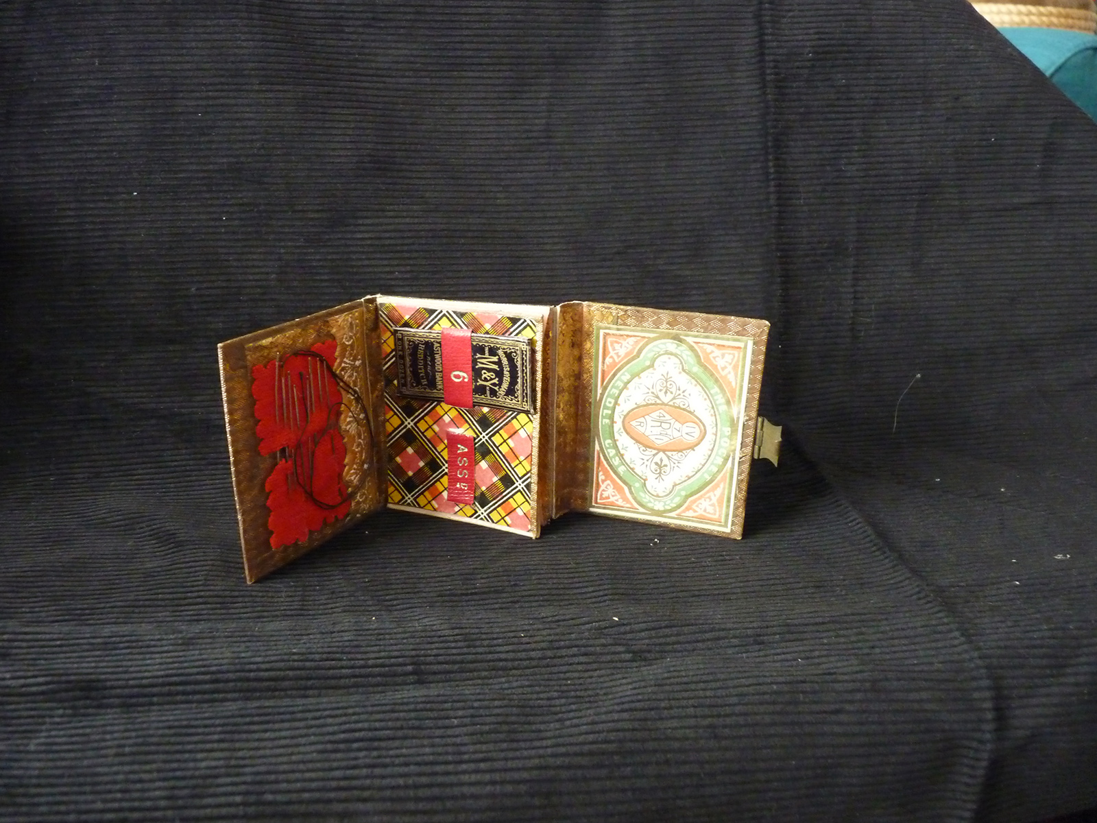 Open Forget me Not Needle Case