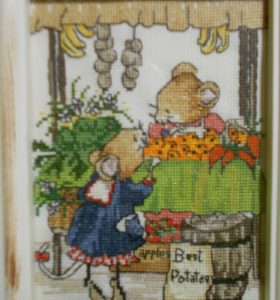 Mouse Buying Apples